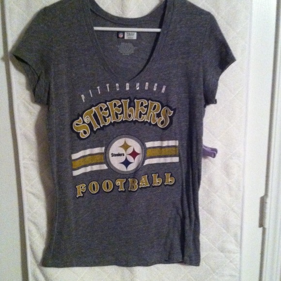 🚫SOLD IN A BUNDLE🚫Steelers cotton v-neck