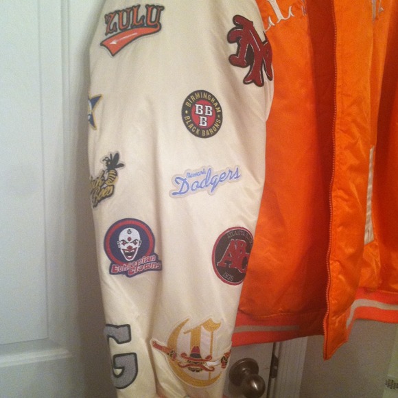 Authentic lightly used throw back jacket - Picture 4 of 4