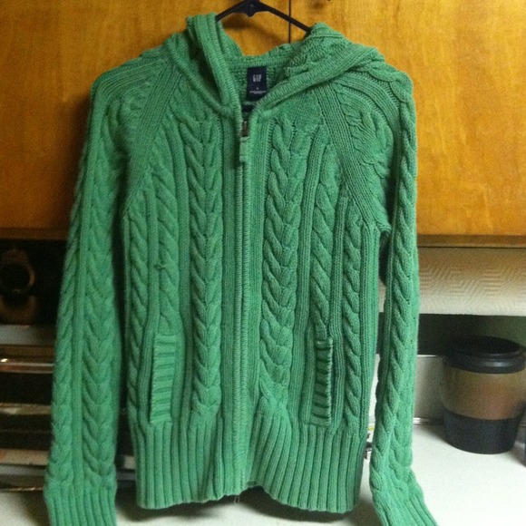 TradedGap sweater