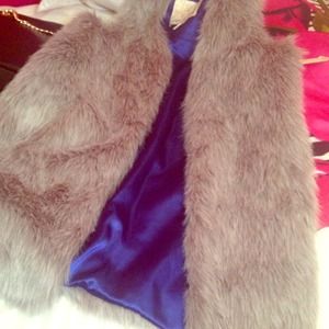 ✨REDUCED.✨Faux tunic vest!