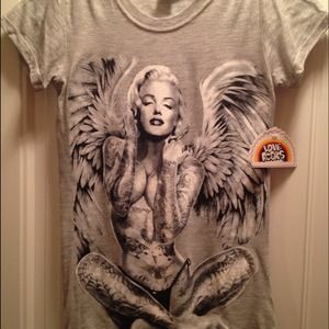 Unique Marilyn art tshirt😁😍😈