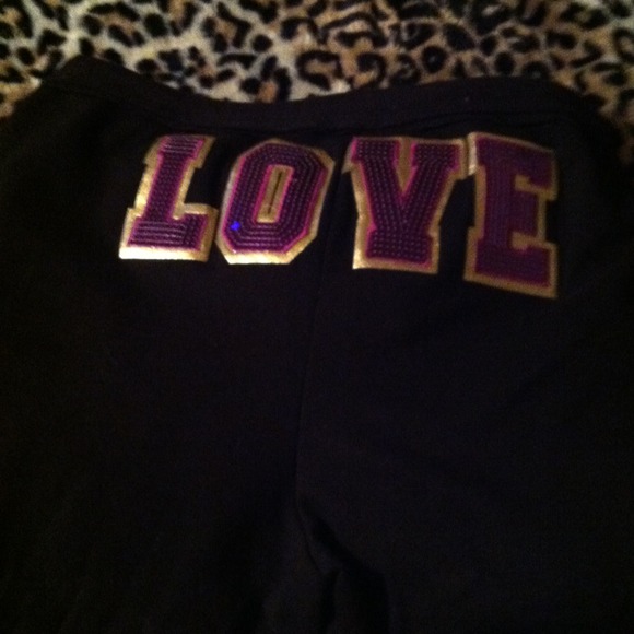 🚫SOLD IN BUNDLED🚫Cropped sweat pants with "Love"
