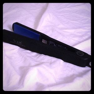 Solia ceramic flat iron