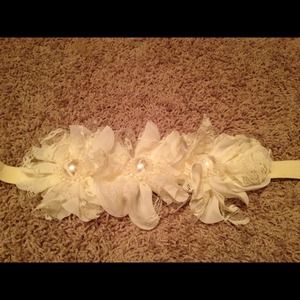 NWT Flower pearl belt