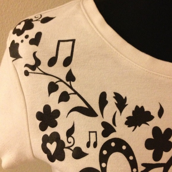 JSW White Cotton Graphic Tee - Picture 3 of 4