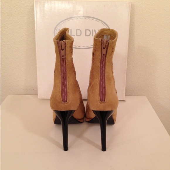 **REDUCED** Wild Diva ankle boot. - Picture 2 of 4