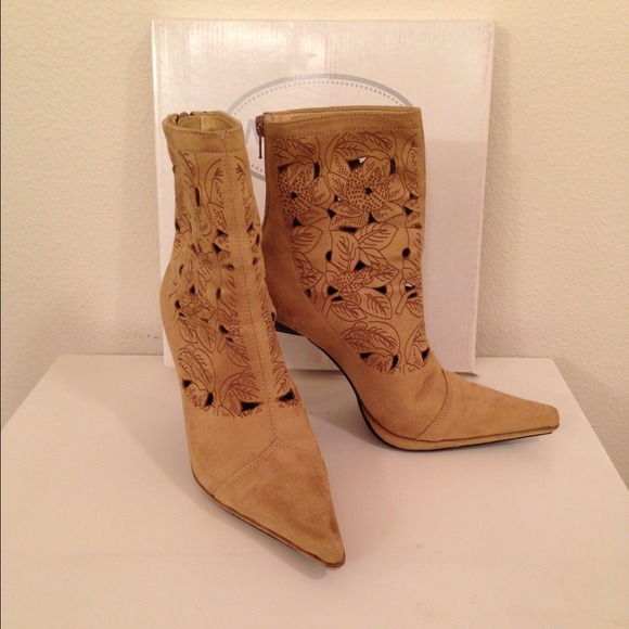 **REDUCED** Wild Diva ankle boot. - Picture 4 of 4