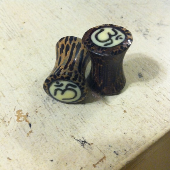 Size 0 wooden gauges