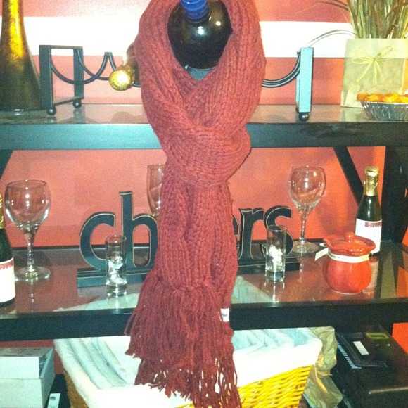 💢Sold💢NWOT Hand Knit Abercrombie Burgundy Scarf