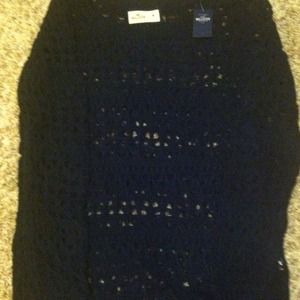 🚫Sold in bundleHollister sweater new with tags🚫