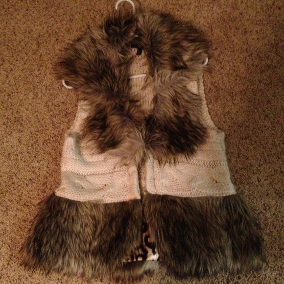 ON HOLD Jessica Simpson faux fur vest