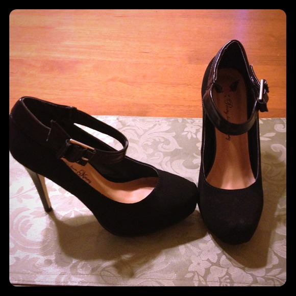 Penny Loves Kenny High heels