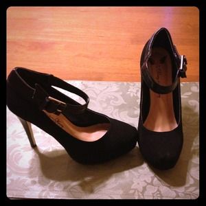 Penny Loves Kenny High heels