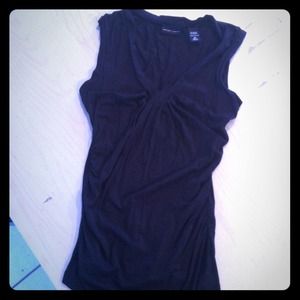 Cute sleeveless v-neck top