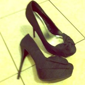 Black heels with a bow in front.