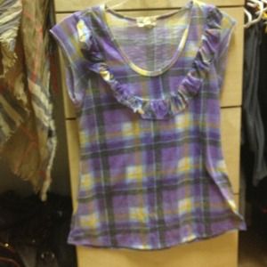 Really cute ruffled neckline summer shirt!