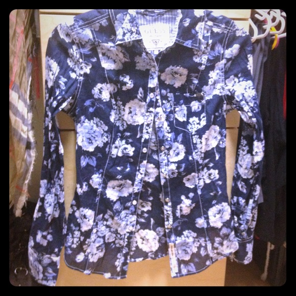 Never worn!!!! Guess button down with snaps - Picture 1 of 1