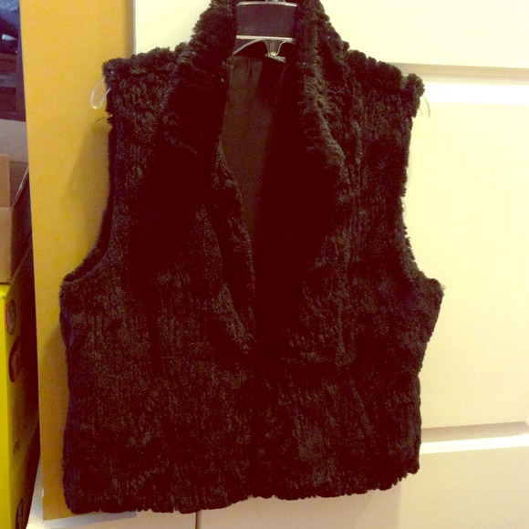 Faux fur vest in black