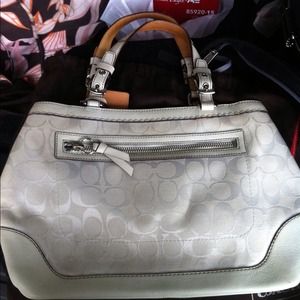 Medium size white Coach bag. Great condition!!
