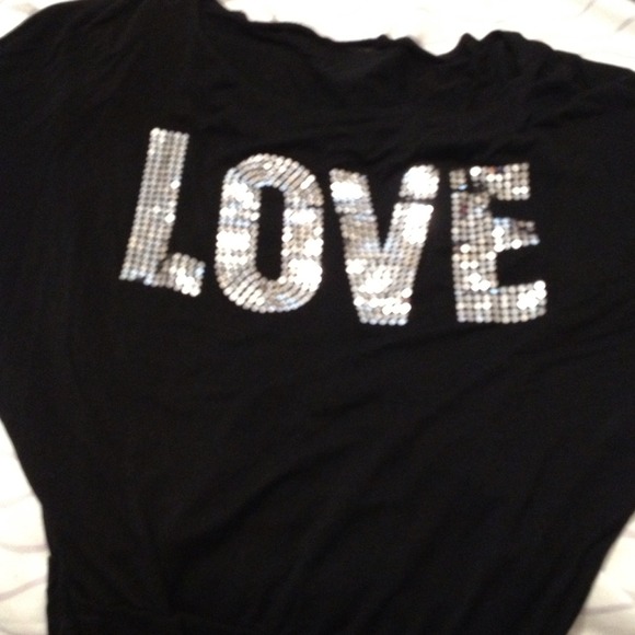 SOLD! Super cute off the shoulder shirt - Picture 1 of 2