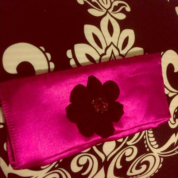 TRADED!! Nwot fuchsia clutch w/ fabric/bead flower
