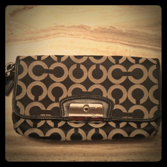 RESERVED for annabell-xo! Coach clutch/wristlet