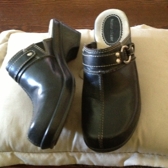 Naturalizer clogs