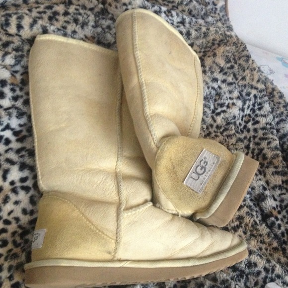 🎉SOLD🎉Uggs size 6 in women's
