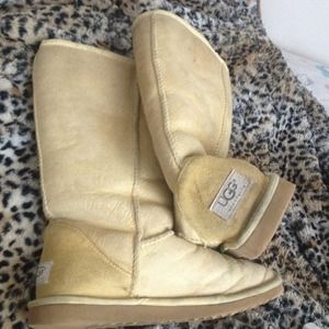 🎉SOLD🎉Uggs size 6 in women's
