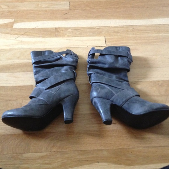 Gray boots with heels! - Picture 2 of 2