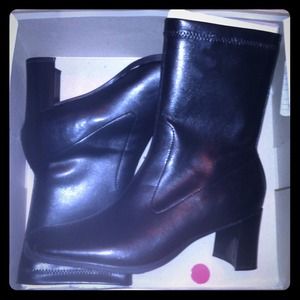 SOLD❌A2 by Aerosoles short boots NWT