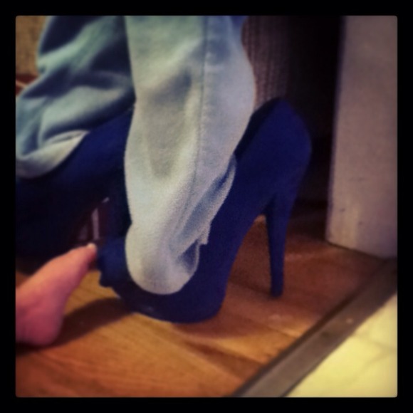 Blue high heal shoes