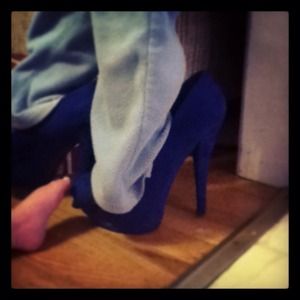 Blue high heal shoes