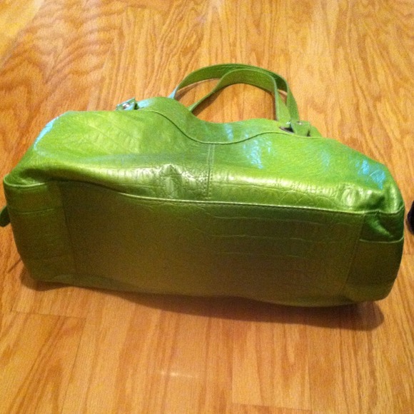 SOLD❌Lime green Reflections purse - Picture 2 of 3