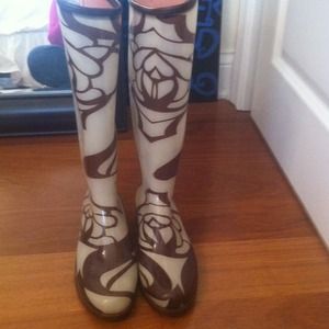 🎈Reduced!🎈Dav brown butterfly rainboots