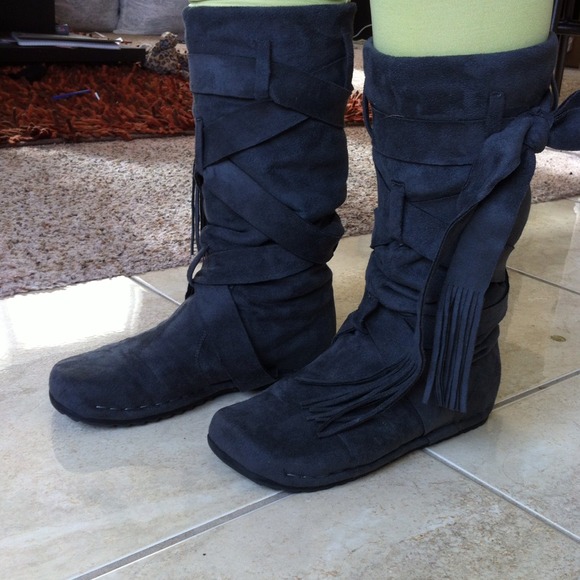 Cute grey boots - Picture 2 of 3