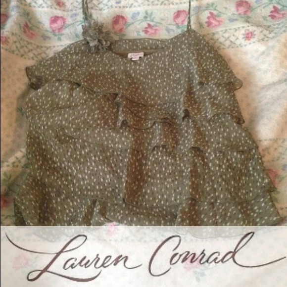 Spotted tiered top