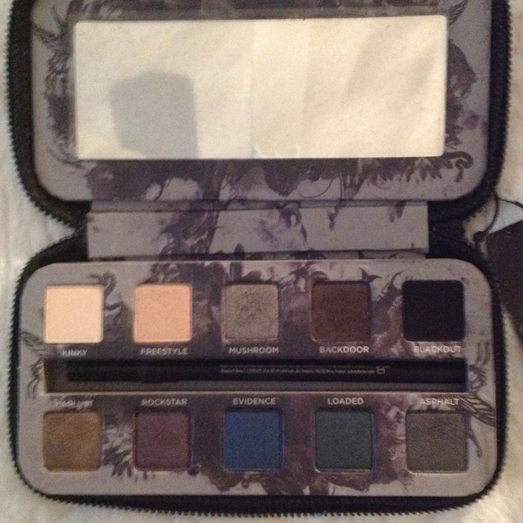 Urban decay smoked eyeshadow eyeliner set