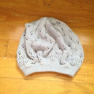 RESERVED @tnictaylor87 - hat, Otterbox, & sweater