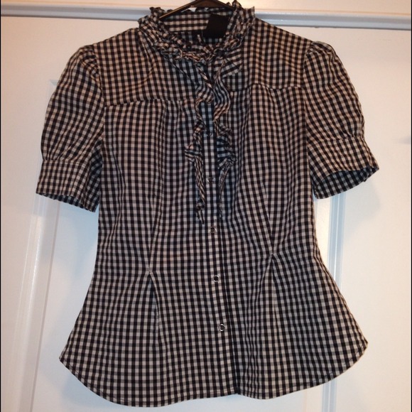 Cute black and white shirt 💢SOLD. In bubdle💢 - Picture 2 of 4