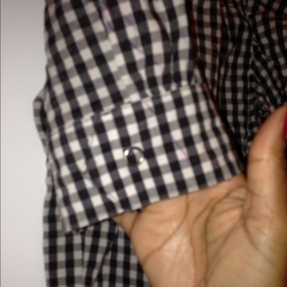 Cute black and white shirt 💢SOLD. In bubdle💢 - Picture 3 of 4