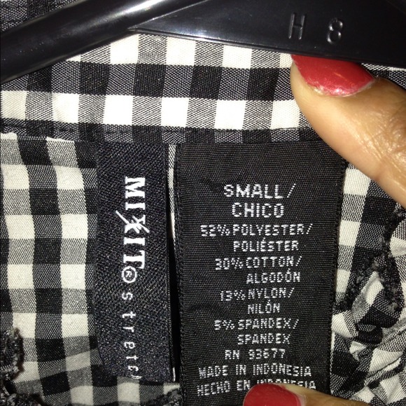 Cute black and white shirt 💢SOLD. In bubdle💢 - Picture 4 of 4