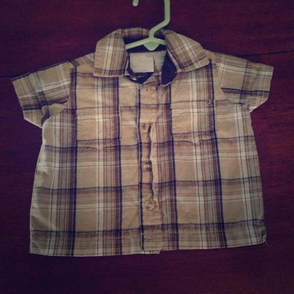 NWOT. Koala Baby Boutique 0-3 month plaid shirt.