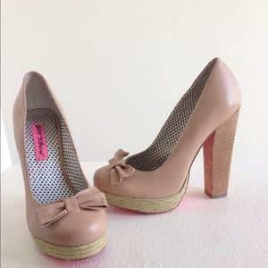 Betsey Johnson Maggi pumps - size 6.5