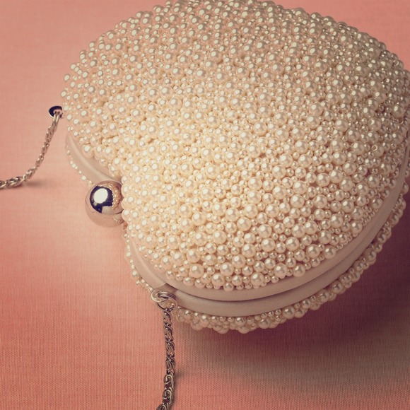 Heart Pearl Clutch