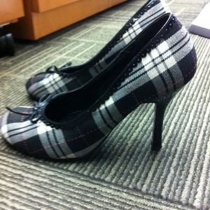 Cute plaid designed heels