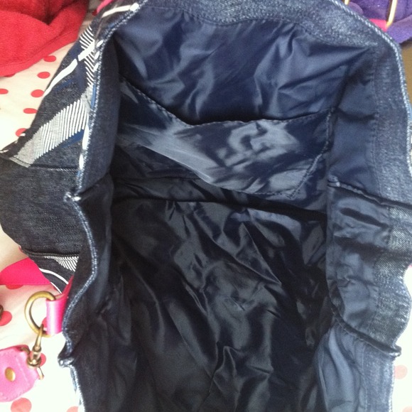 Vera Wang Tote Bag - Picture 3 of 4