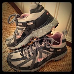 NIKE Running/Tennis Shoes