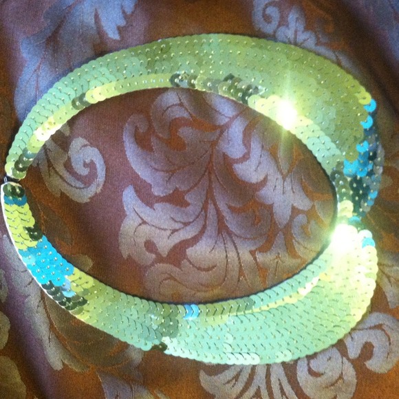 Sequin collar