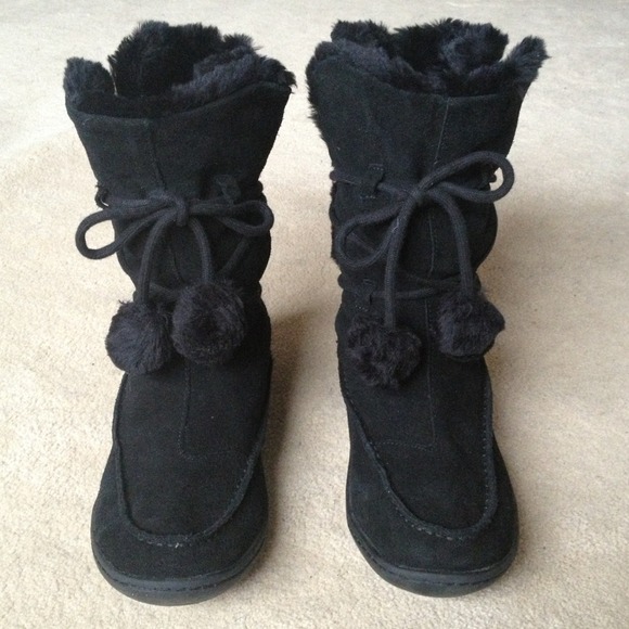 STEVE MADDEN IGLOU SUEDE BOOTIE W/ WRAP AROUND TIE - Picture 4 of 5